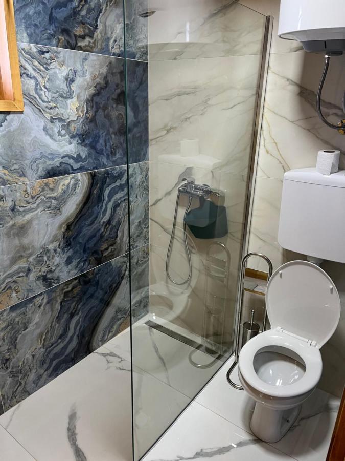 Apartmani Joka I Drvene Kucice Vrdnik Exterior photo